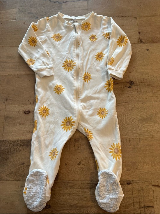 Pekkle Other - Pekkle White Yellow Sunflower 2 way Zip Footed One-Piece sz 12 months footies
